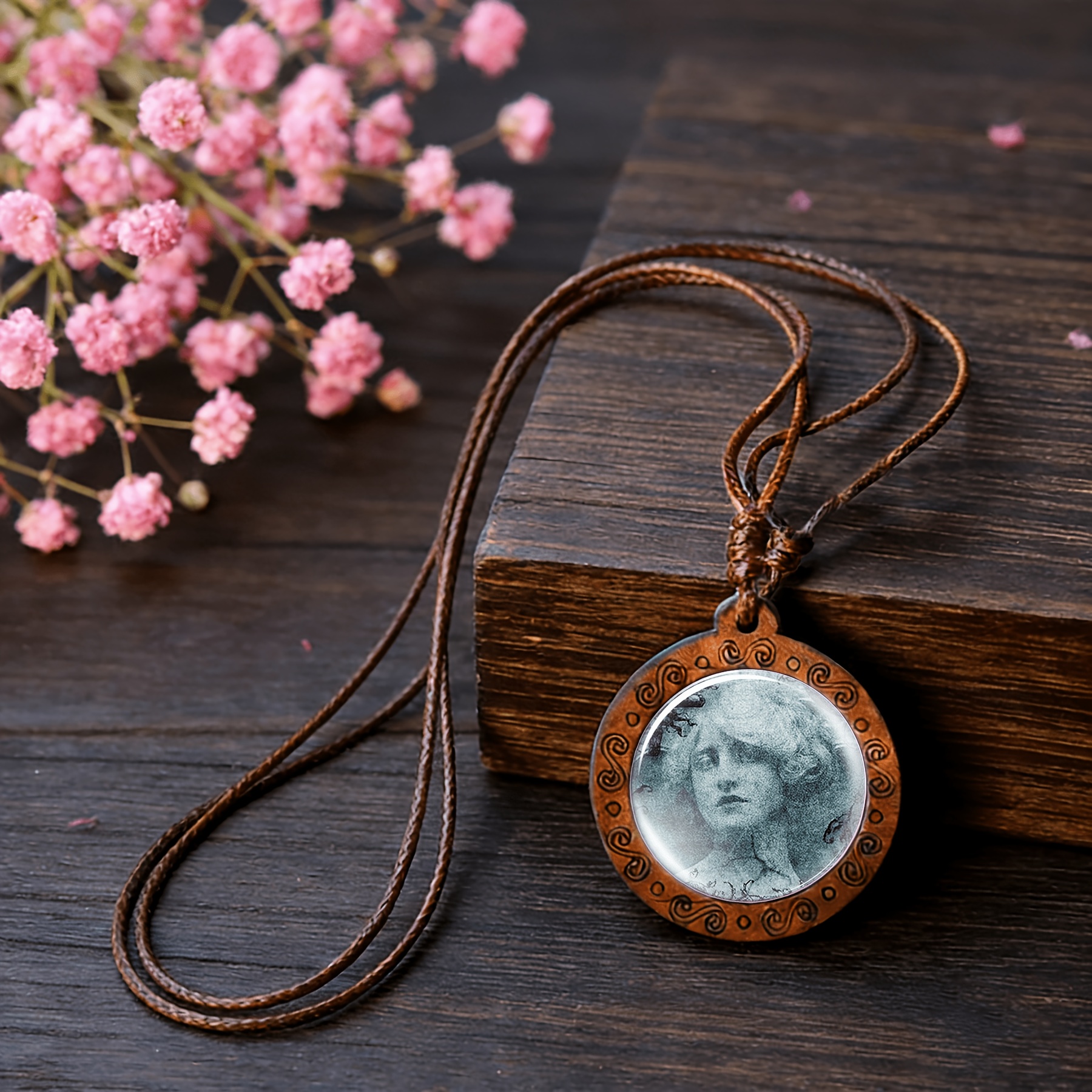 Women's Handcrafted Vintage Circular Pattern Gemstone Inlaid Necklace